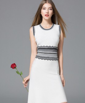 The new favorite in the workplace: simple women's clothing helps you win busines